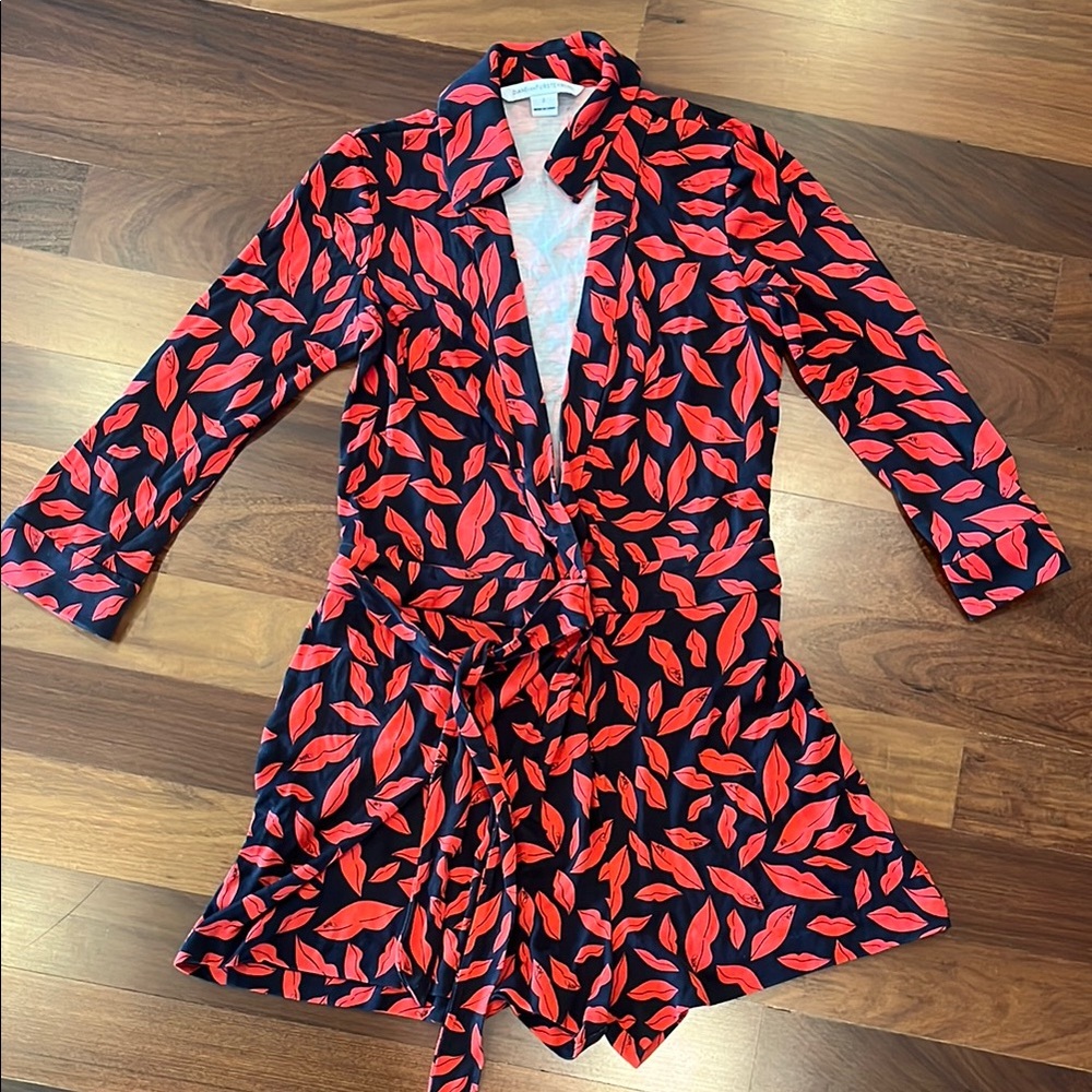 Diane von Furstenberg Red and Black Lip Print romper long sleeve (100% silk)